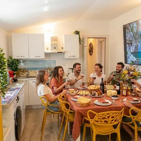 Appartamento La Grotta 2 Bedrooms 2 Private Bathrooms *