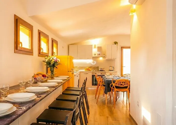 La Grotta 2 Bedrooms 2 Private Bathrooms